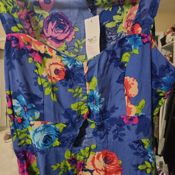 🌻4 for $20🌻 Blue floral dress - Picture 2 of 3